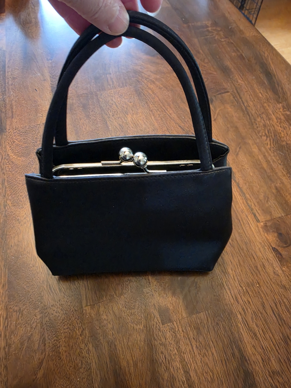 Amanda Smith Black Satin Top-Handle Kiss-Lock Handbag - Picture 1 of 8